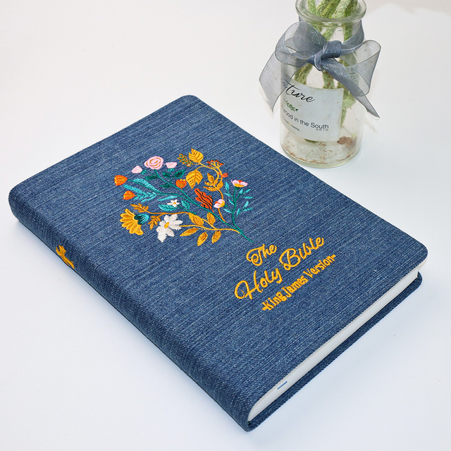 Manufacturer Wholesale Price Manufacturer Customized Embroidered Linen Full Color Large Size English Religious Jewish Bible Large Print